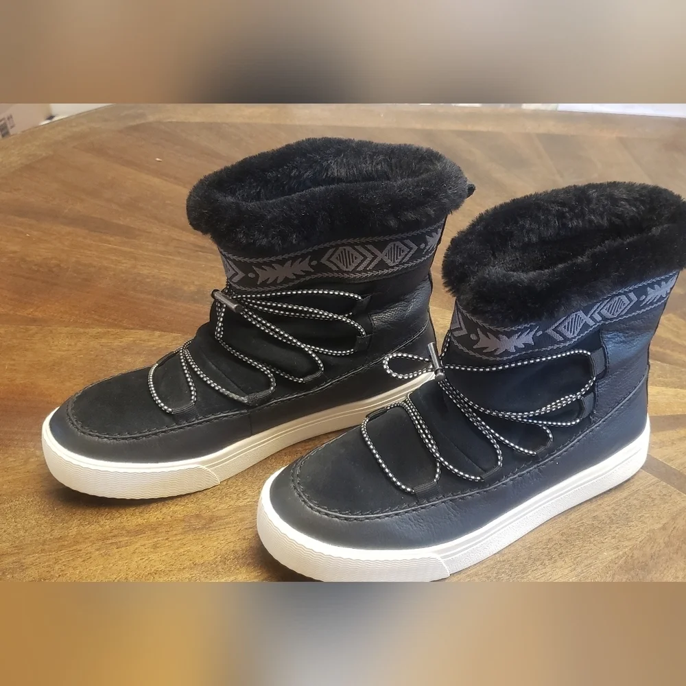 Tom's Alpine Round Toe Stylish Black Winter Boots Size 6